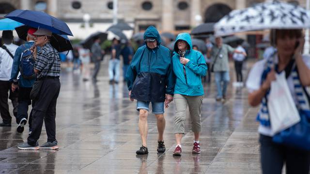 Zagreb: Kratkotrajan jak pljusak zahvatio centar grada