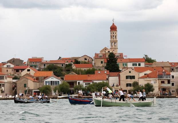 FOTO Ženska regata u Betini oduševila mještane i turiste