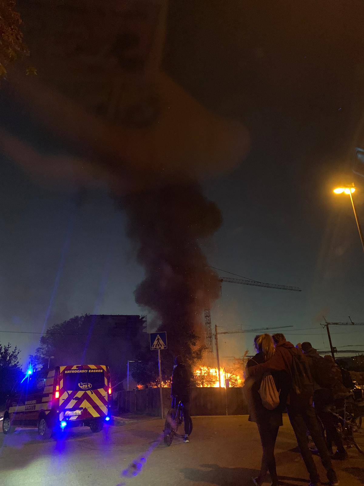 Požar na Trešnjevci: 'Izgorjele su barake, a vatru smo ugasili'