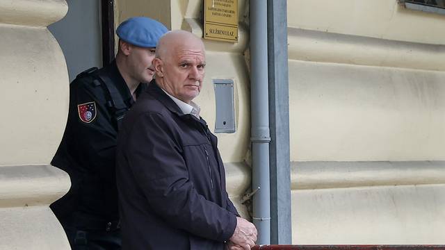 Sarajevo: Uhićen bivši načelnik Ilidže i veleposlanik BiH u Maleziji izlazi iz zgrade Tužilaštva
