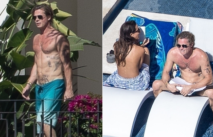 FOTO Isklesani Brad Pitt (59) i 30 godina mlađa djevojka Ines uživaju na bazenu u Meksiku