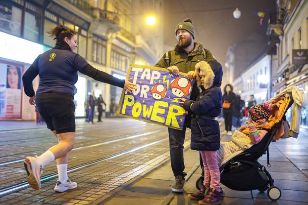 Održan 14. Zagreba?ki no?ni cener na kojem je sudjelovalo oko 3000 trka?a
