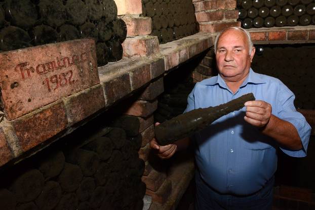 Ilok: Franjo Volf u starom ilo?kom podrumu  zazidao 2000 boca rijetkih vina