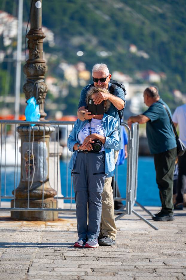 Dubrovnik: Sunčan i topao jesenji dan u gradu