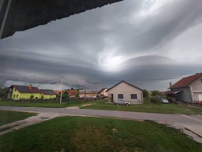 Ovo su oblaci koji su u Hrvatsku jučer donijeli kaos i razaranje...