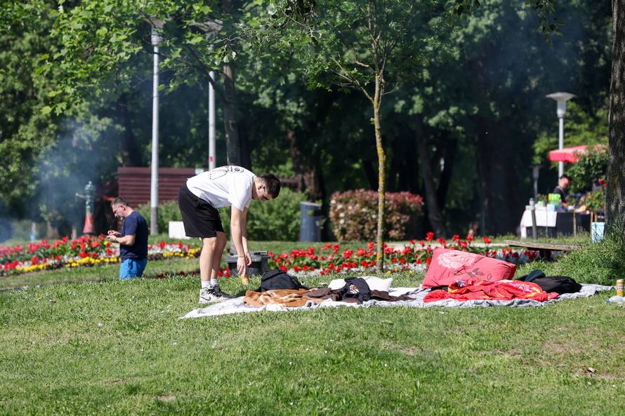 Zagreb: Građani i na Bundeku uz roštilj slave praznik rada 