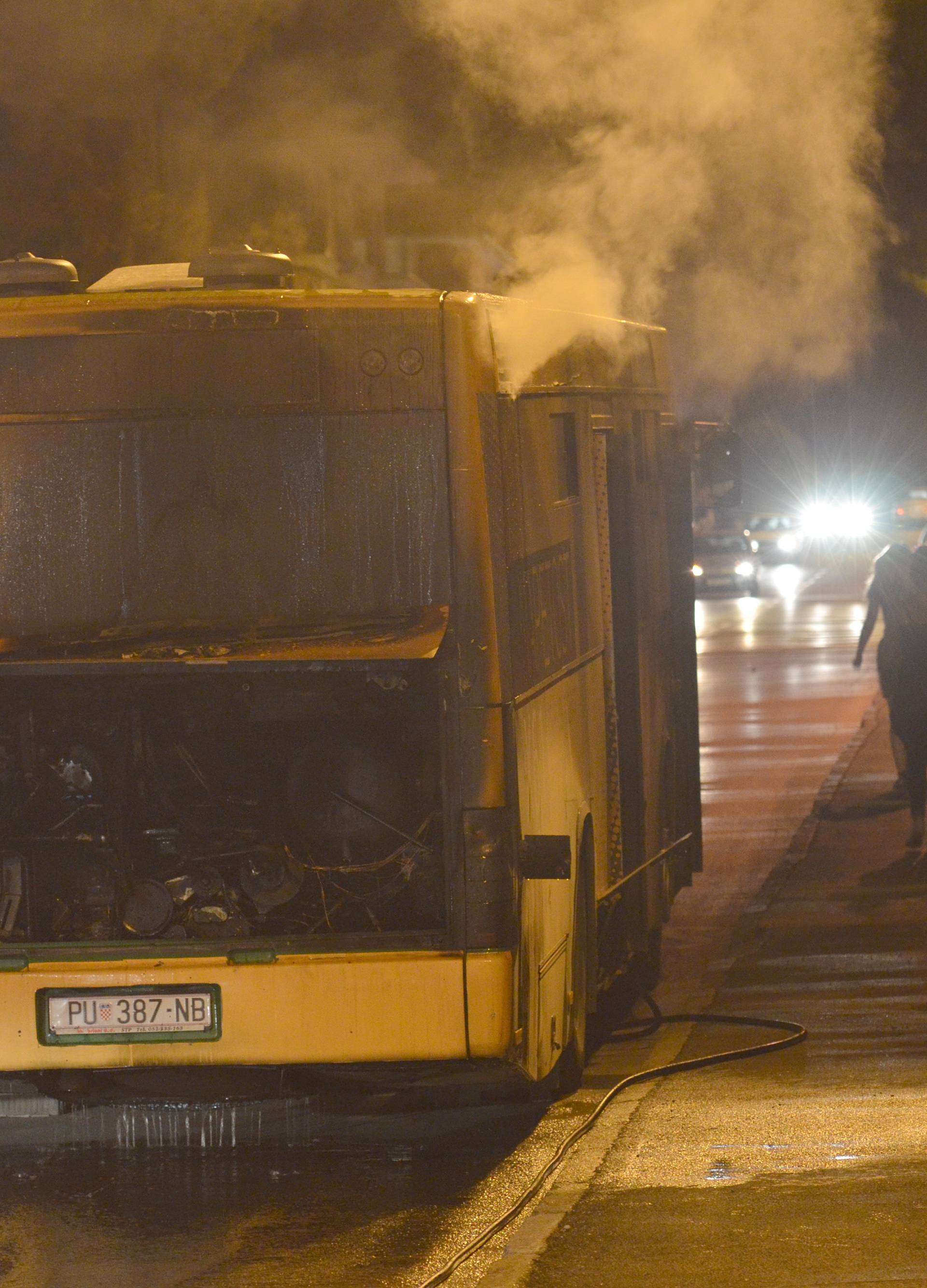 Zapalio se gradski autobus u Puli, srećom nema ozlijeđenih