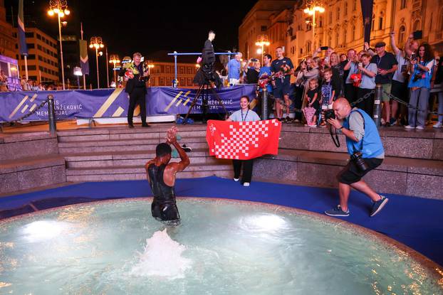 Zagreb: Pobjednik skoka u dalj Shawn-D Thompson pobjedu proslavio skokom u Manduševac