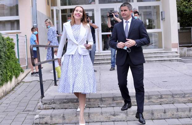 Split: Vice Mihanović sa suprugom Anitom stigao na glasovanje