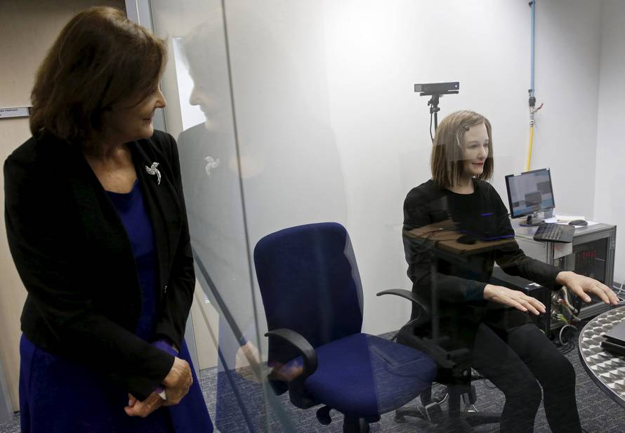 Nadine je robot s karakterom koji će se brinuti o starijima