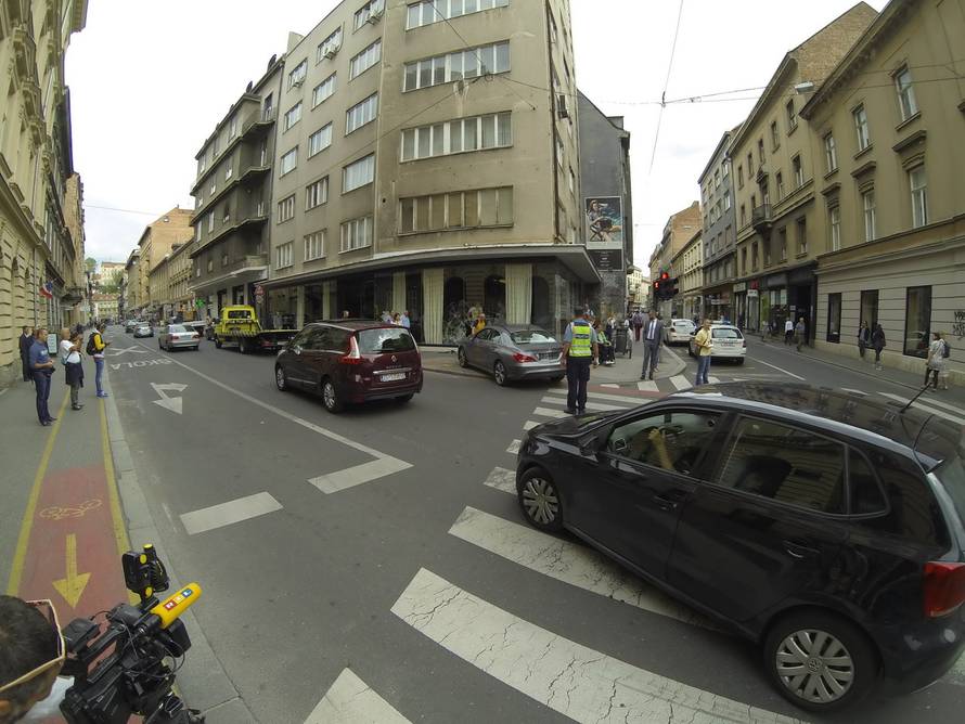 Autom u izlog: 'Pokosila bi me da sam krenula sekundu ranije'