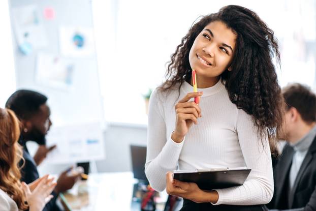 Beautiful,Pensive,Business,Woman,Thinking,About,Ideas,For,A,Project,