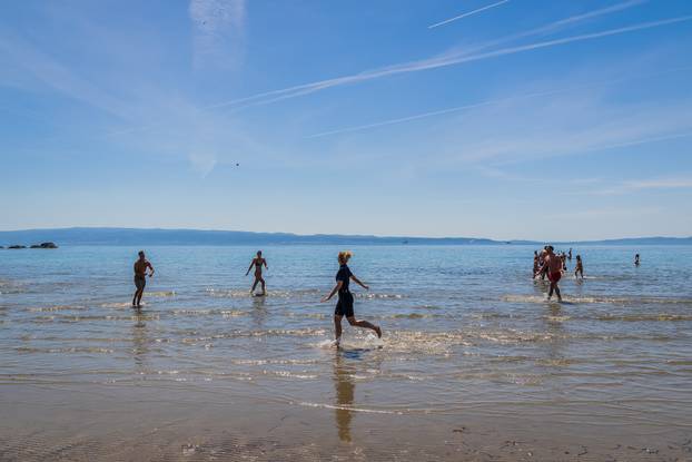 Split: Proljetni ugođaj na plaži Bačvice