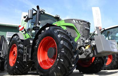 Traktor u Gudovcu od 480.000€ prodan i prije sajma: Ima klimu, zračne jastuke. 'Pegla' sve rupe