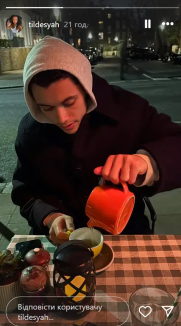 Šuškalo se da joj dečko spava sa zvijezdom platforme za odrasle. Objavom ušutkala sve tračeve