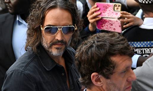 Russell Brand na sudu: Optu&zcaron;ili su ga za silovanje i seksualno uznemiravanje. On: Nisam kriv