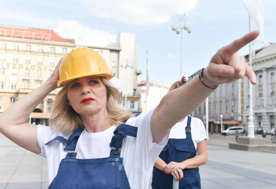 Zagreb: Performans glumaca kazališta Moruzgva uoči premijere predstave "Majstori"