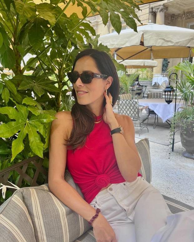 FOTO Ana Ivanović blista nakon razvoda sa Schweinijem. Pljušte komentari na fotke s plaže