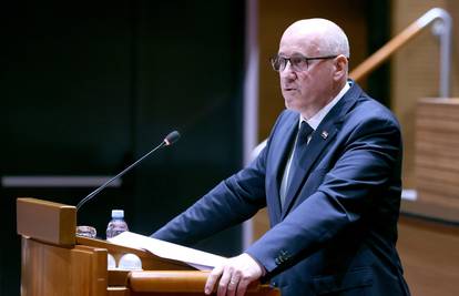 Bačić: 'Građani će građevinsku dozvolu moći dobiti u 30 dana'. Oporba: 'On je postao Grinch!'