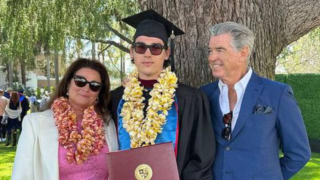 Sin glumca Piercea Brosnana je diplomirao, ponosni otac: Idi po svijetu i učini ga boljim mjestom