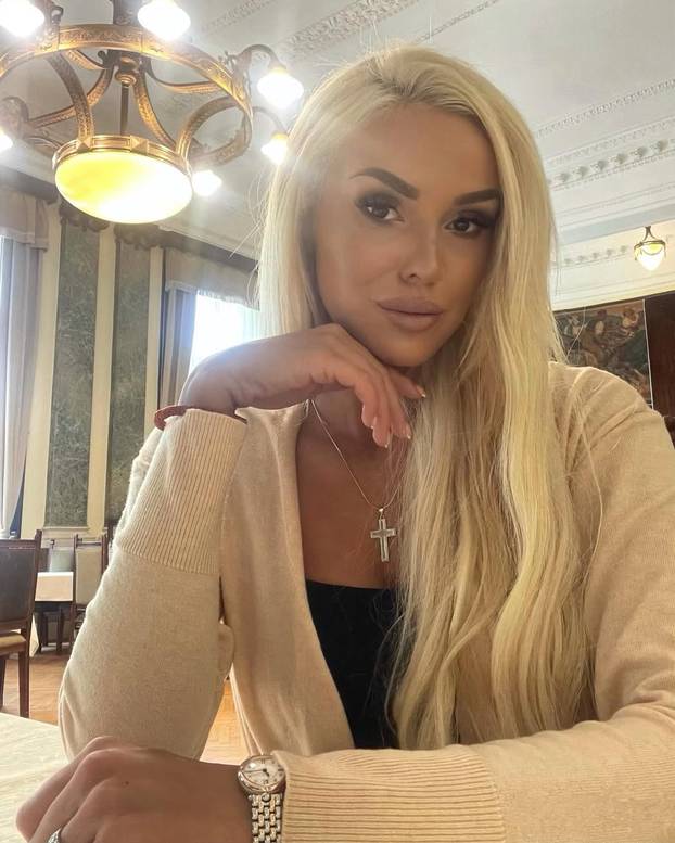 FOTO Obožava Vučića i Putina. Srpska političarka: Ružni bi da se politikom bave samo gabori!'