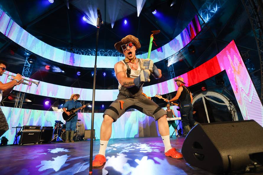 Drugu večer CMC festivala u Vodicama publiku je zabavljalo više od 50 poznatih izvođača...