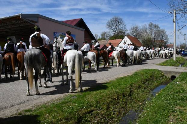 U Velikoj Kopanici održana manifestacija Uskrsno jahanje 