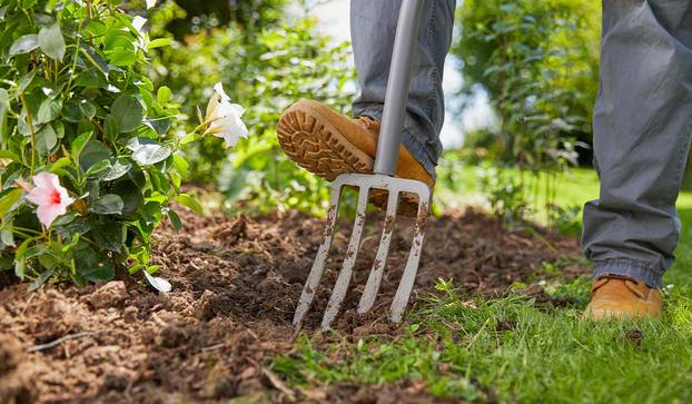 Vrtne vilice osiguraju udobno okretanje kompostnog materiala