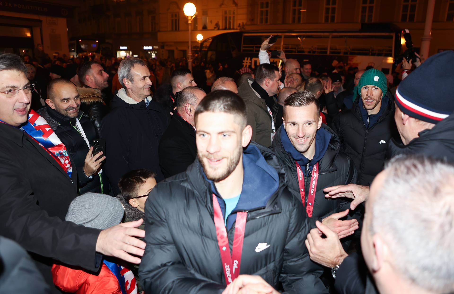 Zagreb: Plenković sa sinom, Jandroković i ostali dočekali brončane reprezentativce