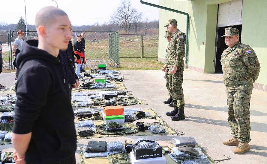 Ministar Anušić i general Kundid na prvom danu TVO-a na Slunju