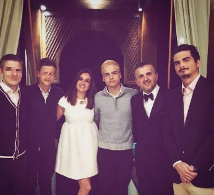 Sinovi 'kralja mlijeka' razmeću se autima i privatnim avionima