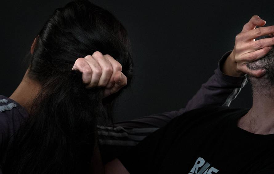 Naoružana mačetom napala bivšeg i natjerala ga na seks