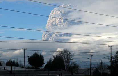 Eruptirao vulkan u Čileu, vlasti evakuirale oko 3500 građana