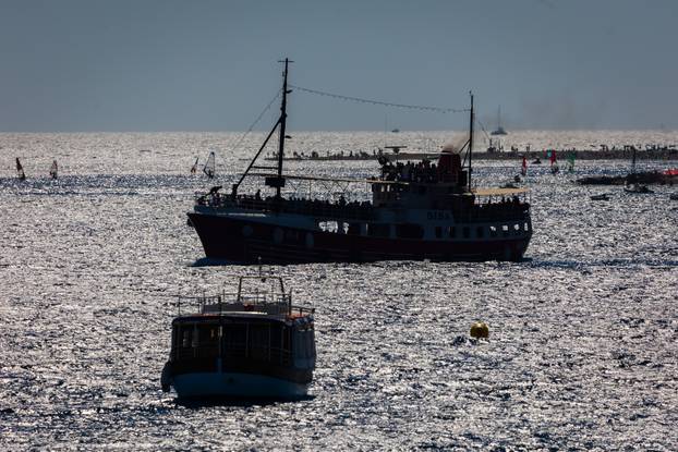 Bol: Pogled sa Dominikanskog Samostana prema Zlatnom Ratu
