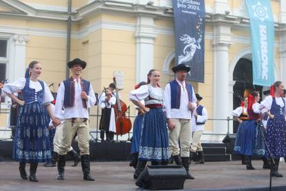 Skupine iz Slovačke i Paname zaplesale na Međunarodnom festivalu folklora u Karlovcu