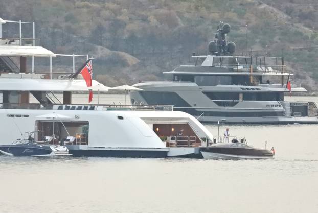 EKSKLUZIVNO 2022. Beyonce i suprug Jay-Z ukrcali šampanjac na gliser te se uputili na večeru