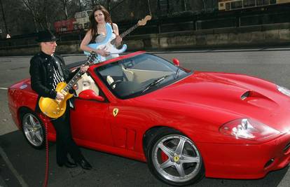 Prodaje se Claptonova gitara i Stewartov Ferrari 