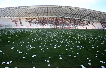 Zabijelio se travnjak Poljuda: Tisuće konfeta okitile su teren
