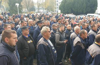 Radnici Đure Đakovića i učitelji ponovno zajedno prosvjedovali