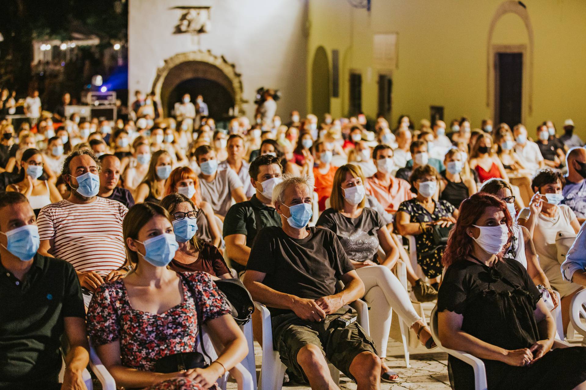 Motovun Film Festival otvoren je uz distancu, maske i rakiju