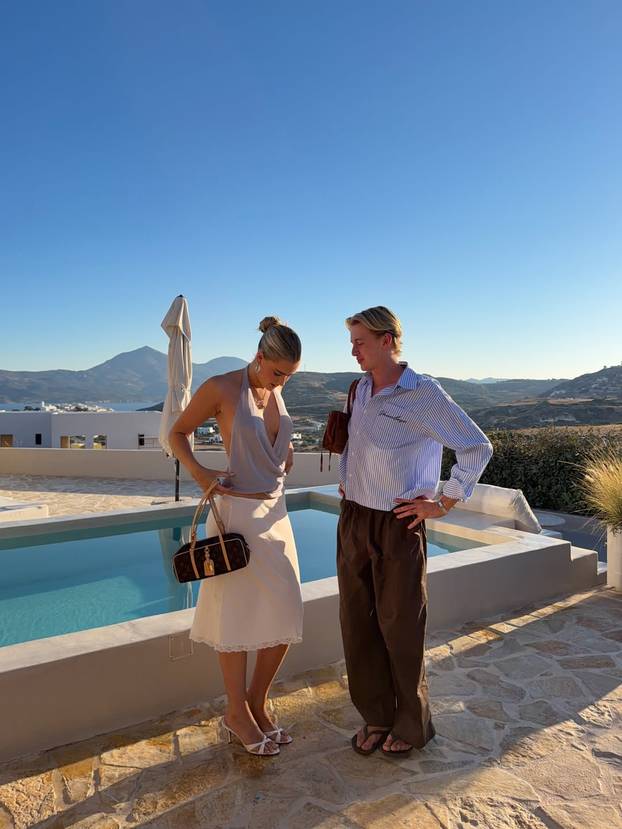 FOTO S 22 godine je postala seksi milijunašica, a godinama je skrivala mračnu tajnu
