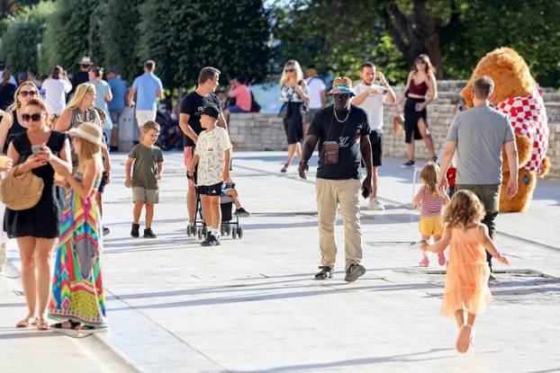 Zadar: Velik broj turista "okupirao" je središte grada