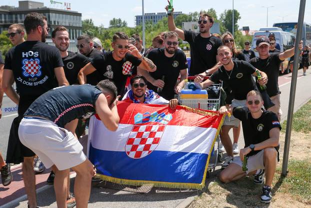 Zagreb: Tisuće fanova Thompsona prolazi Mostom mladosti koji je zatvoren za promet