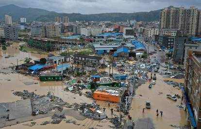 Tajfun pogodio Kinu: Poginulo najmanje 44 ljudi, a 16 nestalo