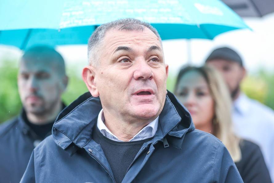 Zagreb: Konferencija za medije stranke Plavi grad o stanju u zagrebačkoj poljoprivredi