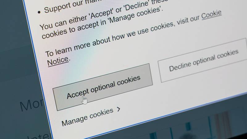 Prazna baterija na mobitelu znači skuplji taksi: Evo kako nas tvrtke prate i naplaćuju više...
