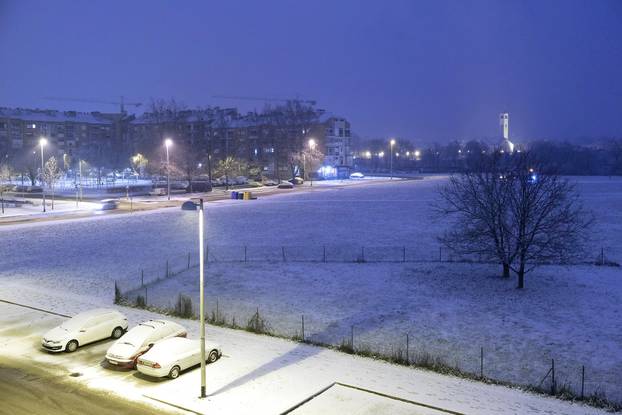 Zagreb: Grad se probudio pod bijelim pokrivačem