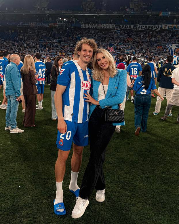 FOTO Vatrene Čehinje: Najbolji igrač ljubi brinetu, a golmana ekipe bodri atraktivna plavuša