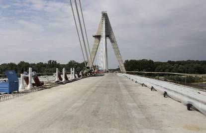 Platili smo novi most čak 1,2 milijarde kuna, a vodi u šikaru