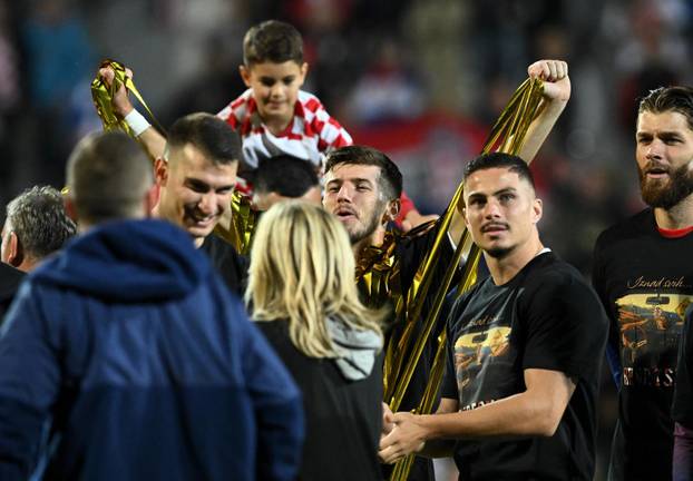 Slavlje nogometaša Hrvatske nakon pobjede nad Farskim otocima i plasmana na Svjetsko prvenstvo